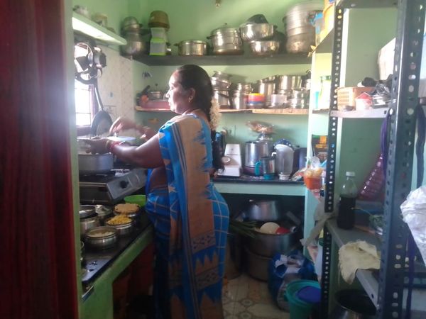 Sindhu Malligai SHG Animator Mrs.Bhuvaneshwari is doing catering service