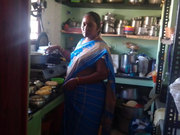 Sindhu Malligai SHG Animator Mrs.Bhuvaneshwari is doing catering service