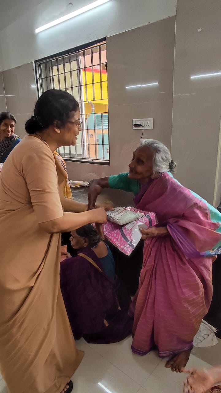 Food distribution to short stay home on 13/11/2022
