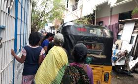 Day -5 During heavy flood in Chennai. 250 Food Pockets were provided at East Namashivayapuram and Choolaimedu Signal.